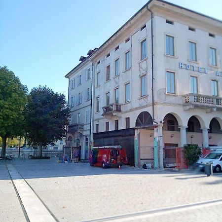 Palazzo Clerici Daire Luino Dış mekan fotoğraf